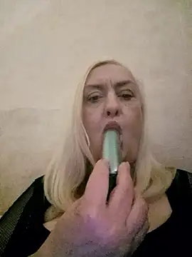 Julia20X online show from April 21, 2026, 4:02 pm