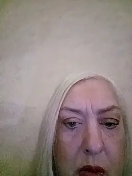 Julia20X online show from April 18, 2026, 3:25 pm