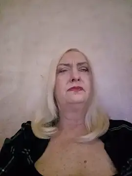 Julia20X online show from May 11, 2026, 4:04 pm