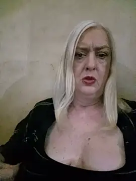 Julia20X online show from May 25, 2026, 11:09 am