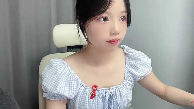 Xiaoqing00 online show from May 18, 2026, 5:02 am