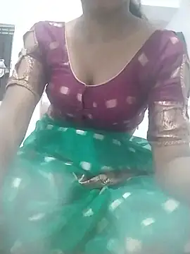 Shaniya03 online show from May 19, 2026, 5:09 pm