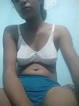 Shaniya03 online show from April 18, 2026, 7:07 pm