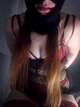 Snapshot of Hatununuz2 chatting on April 8, 2026, 10:33 pm Hatununuz2 online show from April 8, 2026, 10:33 pm