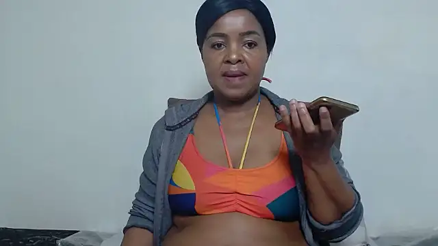 Snapshot of CaramelBaddie16 chatting on June 19, 2026, 4:57 pm CaramelBaddie16 online show from June 19, 2026, 4:57 pm