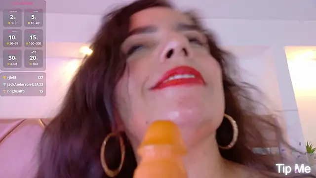 Snapshot of miiaa_collins_ chatting on April 19, 2026, 6:10 pm miiaa collins online show from April 19, 2026, 6:10 pm