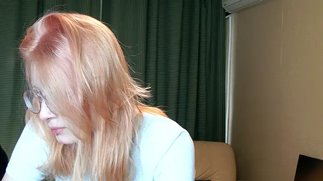 Snapshot of Lily_Spark_ chatting on May 9, 2026, 1:09 am Lily Spark online show from May 9, 2026, 1:09 am