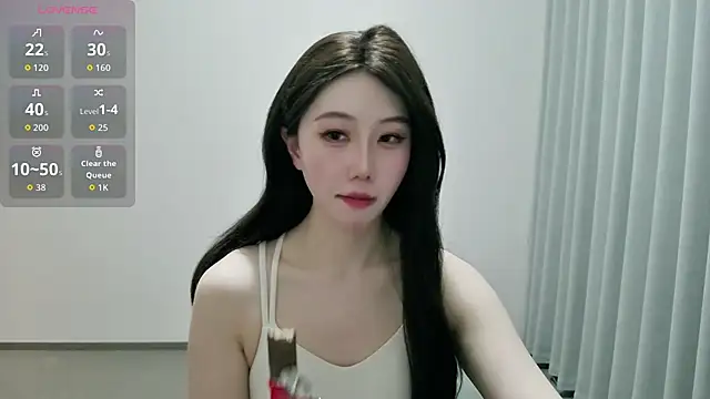LUNYI-CC online show from May 12, 2026, 12:00 pm