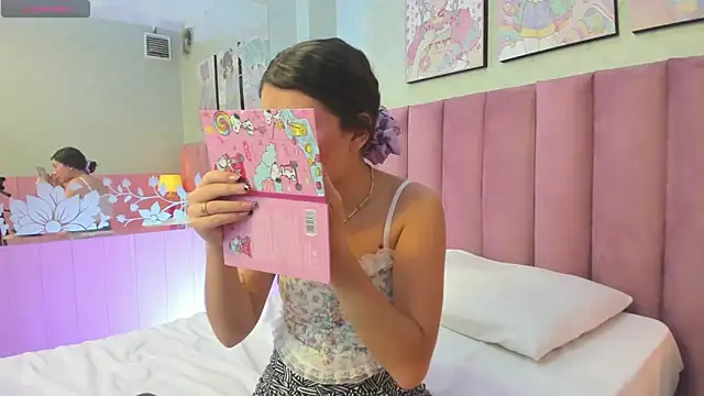 Hellencute18  online show from May 23, 2026, 9:25 pm