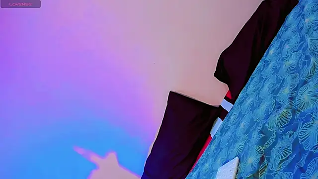 Snapshot of Tania_Baker chatting on April 15, 2026, 1:37 pm Tania Baker online show from April 15, 2026, 1:37 pm