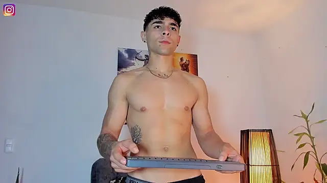 Alex zt7 online show from May 19, 2026, 12:34 pm
