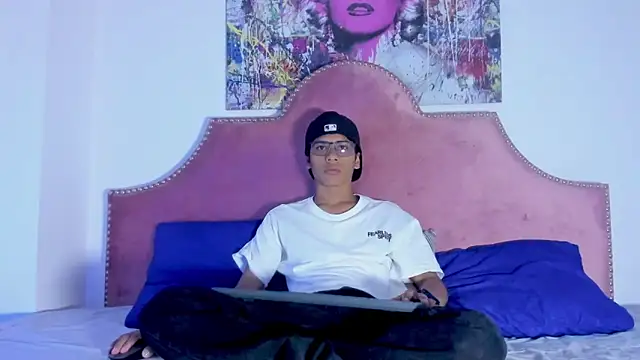 LiamKron online show from April 13, 2026, 12:31 pm