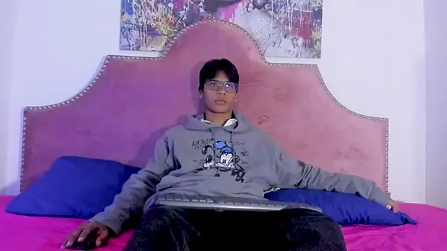 LiamKron online show from April 12, 2026, 11:35 am