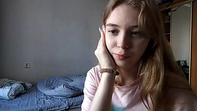 Snapshot of HebrewRiding chatting on June 9, 2026, 7:42 am HebrewRiding online show from June 9, 2026, 7:42 am