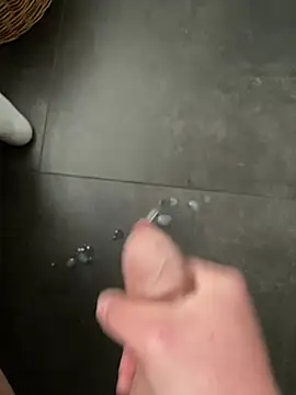 italianboy20cm online show from April 13, 2026, 3:27 pm