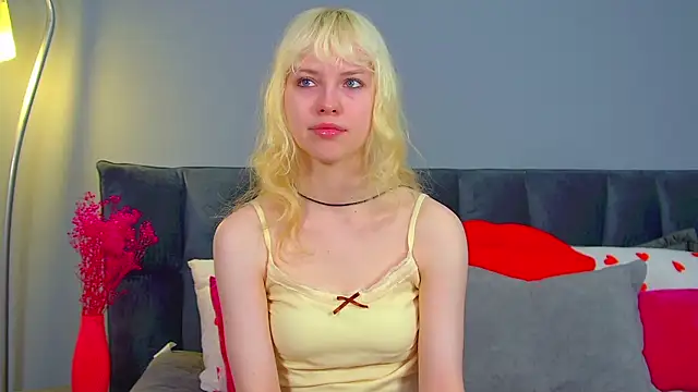 Snapshot of HannahHollis chatting on June 18, 2026, 6:34 am HannahHollis online show from June 18, 2026, 6:34 am