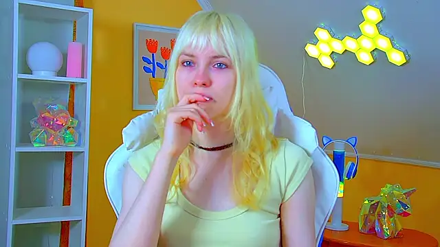 Snapshot of HannahHollis chatting on July 12, 2026, 6:14 am HannahHollis online show from July 12, 2026, 6:14 am
