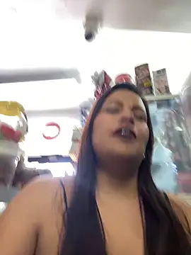 MIA ROSSEEE online show from June 16, 2026, 8:09 pm