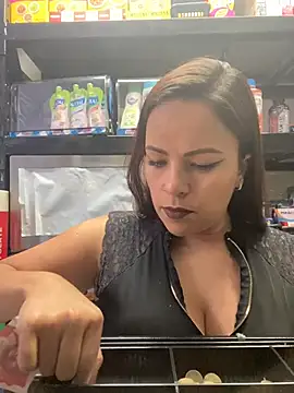 MIA ROSSEEE online show from June 10, 2026, 8:54 pm