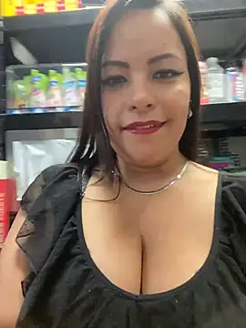 MIA ROSSEEE online show from May 26, 2026, 12:36 pm