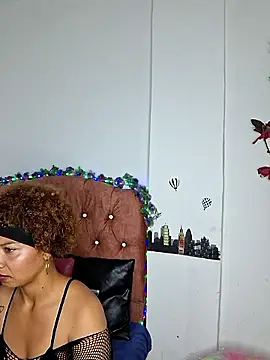 eimy rosse25 online show from May 25, 2026, 7:56 pm