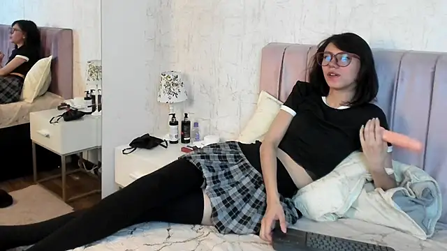 Alis Roze online show from July 9, 2026, 7:57 pm