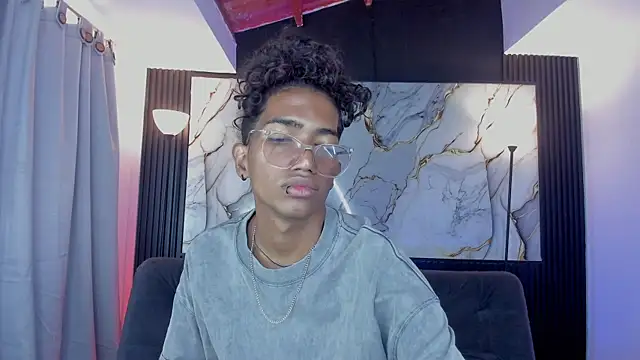triiangel latinboy online show from May 17, 2026, 1:11 pm