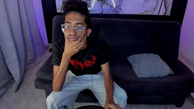 triiangel latinboy online show from May 27, 2026, 12:56 pm