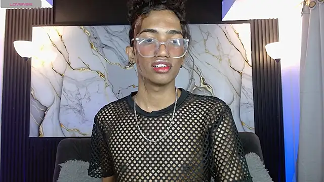 triiangel latinboy online show from April 24, 2026, 1:18 am
