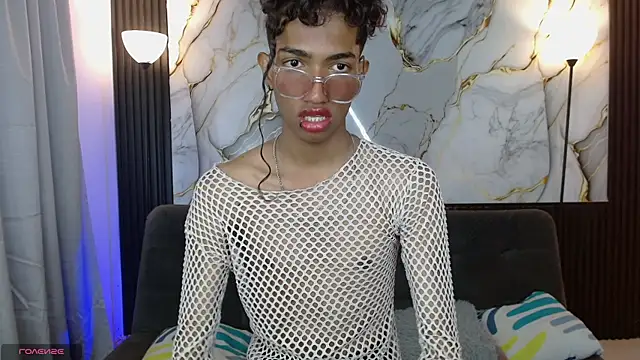 triiangel latinboy online show from May 11, 2026, 12:39 pm