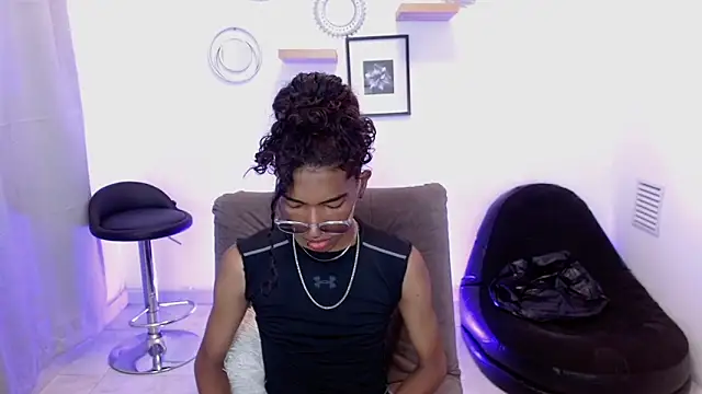 triiangel latinboy online show from May 16, 2026, 6:29 pm