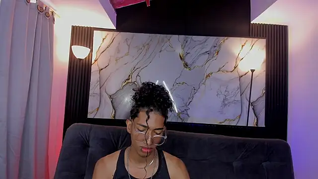 triiangel latinboy online show from May 18, 2026, 12:32 pm