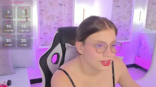 liiliie petite online show from May 14, 2026, 7:11 pm