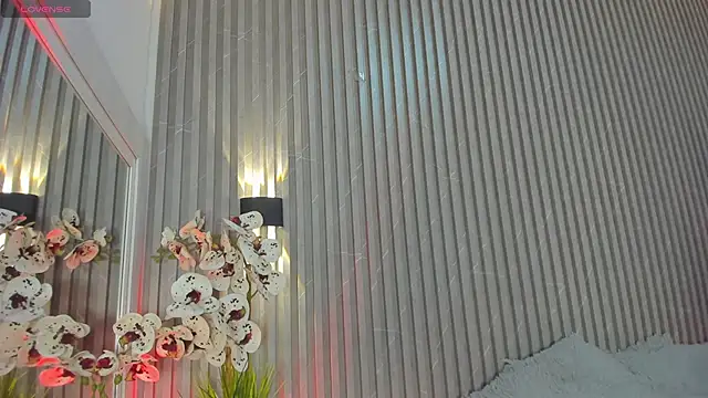 SCARLETTHUNT  online show from April 10, 2026, 8:16 pm