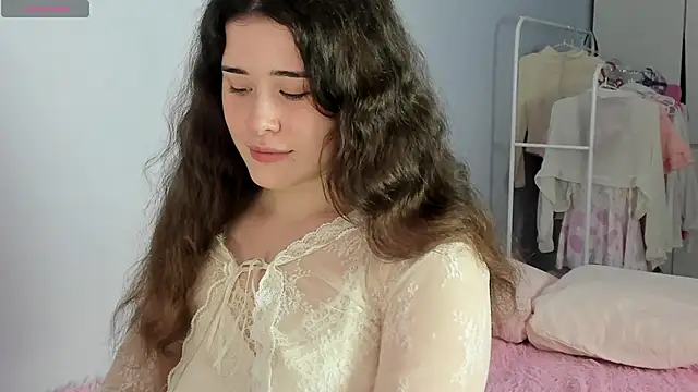 ChloeBlisss online show from May 21, 2026, 3:37 am