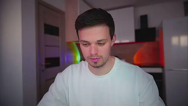 doll boy ob online show from April 16, 2026, 3:24 pm