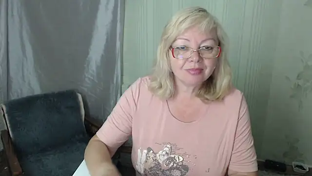 Snapshot of LavandaMay chatting on June 21, 2026, 8:25 pm LavandaMay online show from June 21, 2026, 8:25 pm
