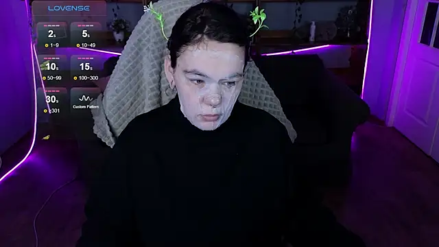 QwertyAnnie Lbo online show from April 23, 2026, 1:45 am