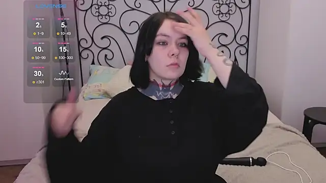 QwertyAnnie Lbo online show from April 23, 2026, 1:35 pm