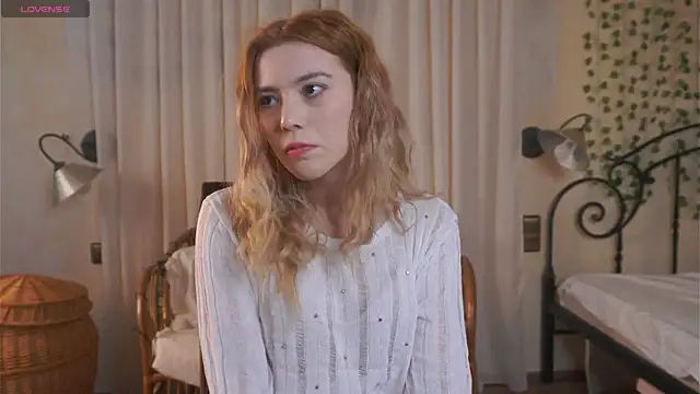 Snapshot of SonyaCubine chatting on April 15, 2026, 11:59 am SonyaCubine online show from April 15, 2026, 11:59 am