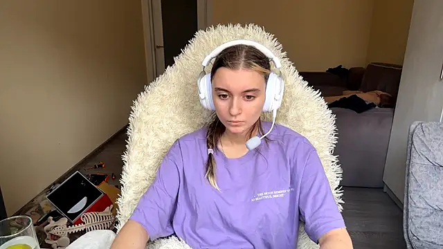 LueIvins online show from April 22, 2026, 7:37 am