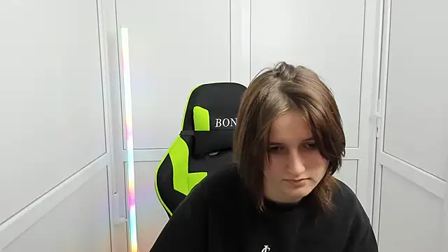 Snapshot of GoldenKiss chatting on April 12, 2026, 7:11 am GoldenKiss online show from April 12, 2026, 7:11 am