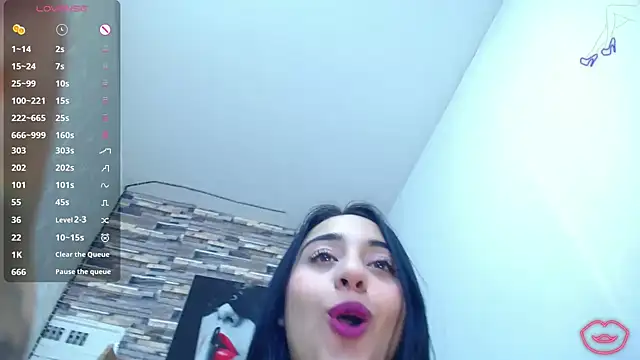 miaboobss online show from May 3, 2026, 1:36 pm