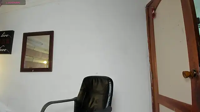 Snapshot of SarahQ65 chatting on April 14, 2026, 1:38 pm SarahQ65 online show from April 14, 2026, 1:38 pm