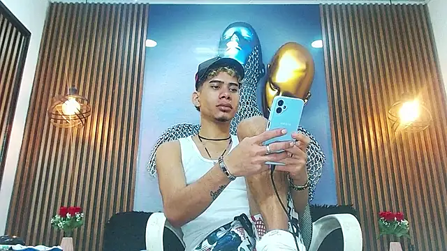 Snapshot of Skinny_cute_Alyer chatting on June 6, 2026, 2:17 am Skinny cute Alyer online show from June 6, 2026, 2:17 am