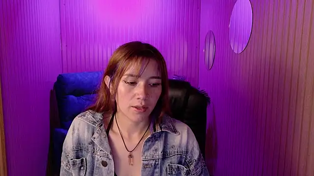 Snapshot of Emily_Cherry_ chatting on May 2, 2026, 2:11 pm Emily Cherry online show from May 2, 2026, 2:11 pm