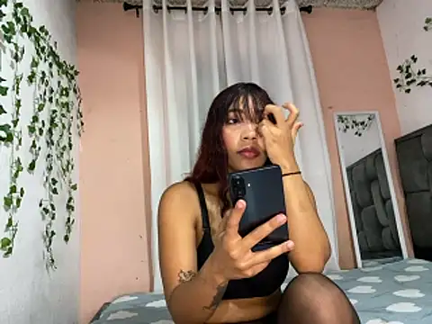 Snapshot of Dayle69 chatting on April 13, 2026, 12:14 am Dayle69 online show from April 13, 2026, 12:14 am