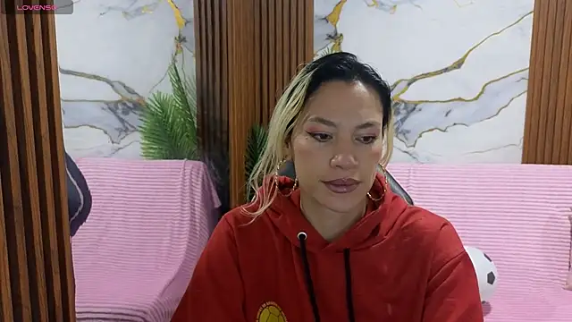 Snapshot of alonddra_tay chatting on June 15, 2026, 11:32 am alonddra tay online show from June 15, 2026, 11:32 am
