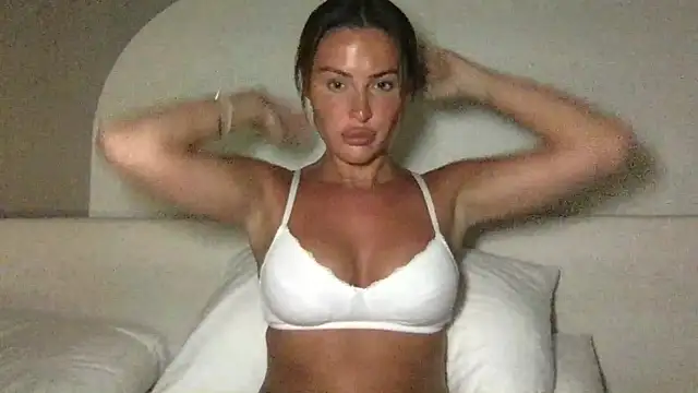 Selenaox online show from April 20, 2026, 6:53 pm