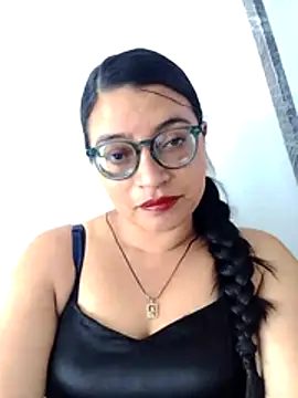 Snapshot of SOFI__10 chatting on April 19, 2026, 6:10 pm SOFI 10 online show from April 19, 2026, 6:10 pm